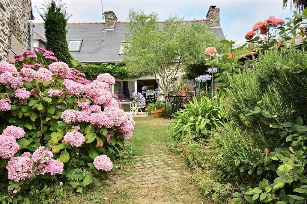 La Chambre Du Capitaine Bed & Breakfast Plerin Exterior photo